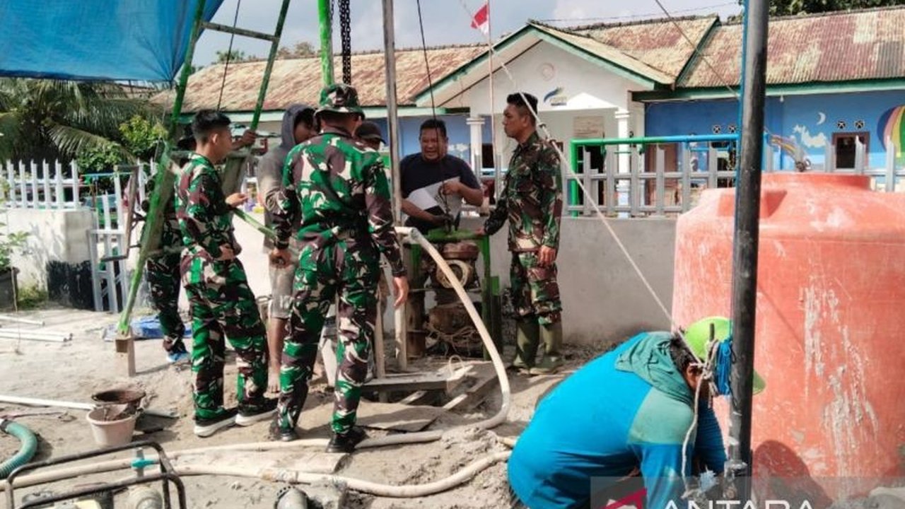 Program TMMD ke-123 di Bangka Barat membangun lima sumur bor di Kecamatan Parittiga untuk mengatasi kesulitan akses air bersih bagi warga setempat.