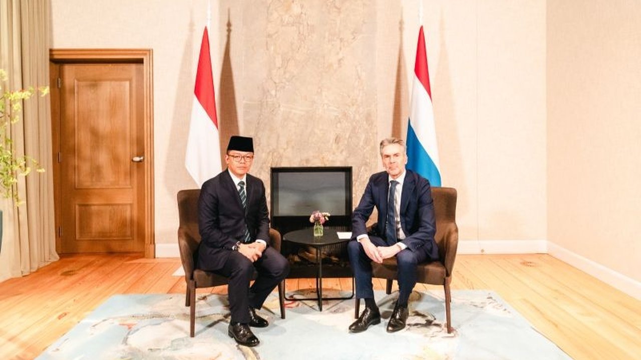 Menlu RI Sugiono melakukan kunjungan ke Belanda, mengajak kerja sama dalam program prioritas Indonesia seperti ketahanan pangan dan transisi energi, serta membahas isu regional dan global.