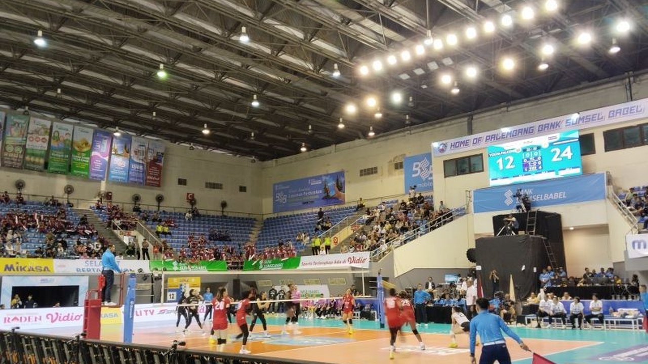 Popsivo Polwan berhasil raih gelar juara putaran kedua PLN Mobile Proliga 2025 setelah unggul atas Yogya Falcons dengan skor 3-1 dalam pertandingan sengit di Palembang.