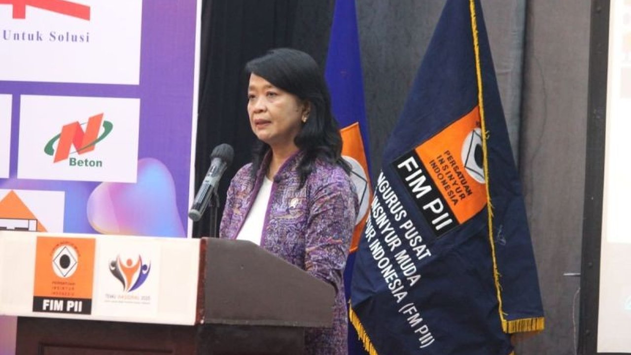 Wakil Menteri PU Diana Kusumastuti menekankan pentingnya peran insinyur dalam pembangunan infrastruktur berkelanjutan sebagai kunci re-industrialisasi dan pencapaian visi Indonesia Emas 2045.