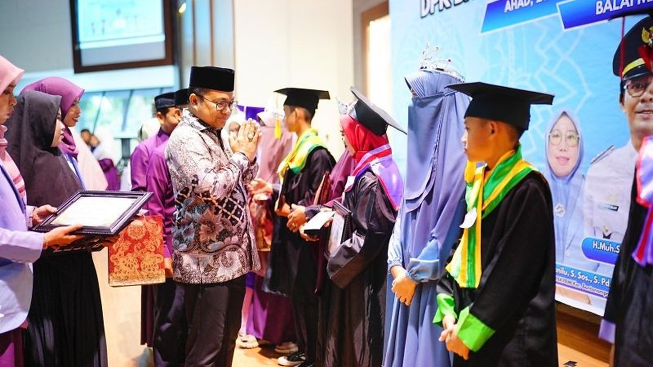 Wakil Bupati Gowa mengapresiasi BKPRMI yang telah mencetak generasi Qurani dan berperan penting dalam pembentukan karakter generasi muda, diwujudkan dalam wisuda 592 santri di Kecamatan Bontonompo.