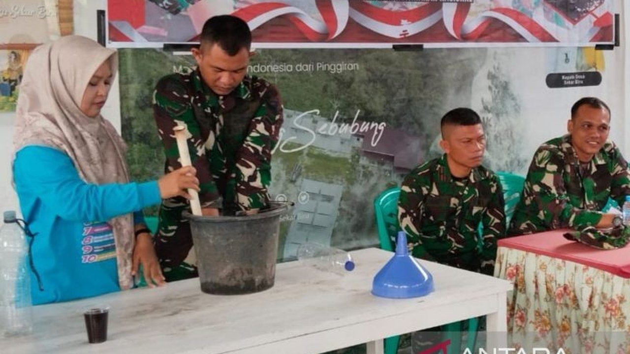 Kodim Bangka Barat melalui program TMMD ke-123 memberikan pelatihan pembuatan pupuk organik cair kepada warga Parittiga, Bangka Barat, guna meningkatkan produktivitas pertanian dan mengurangi ketergantungan pada pupuk kimia.