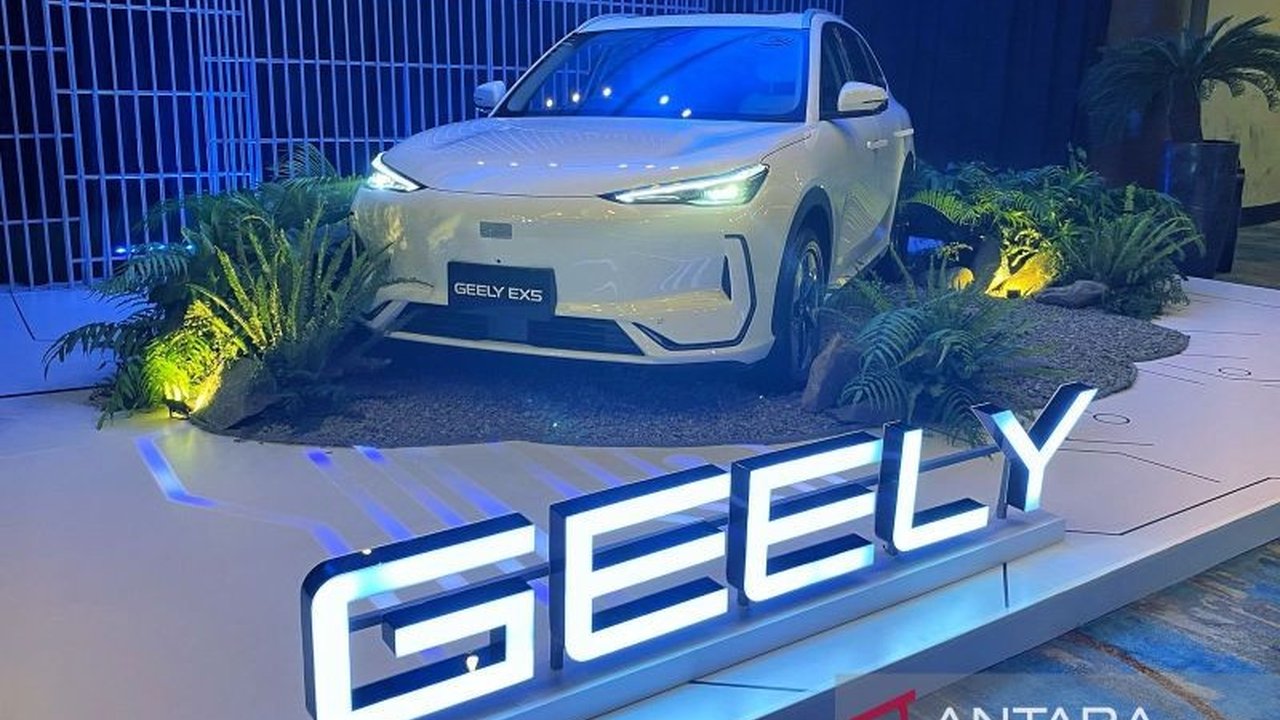 Setelah sembilan tahun absen, Geely Auto Indonesia resmi kembali dengan teknologi terbaru dan berbagai model mobil listrik yang siap bersaing di pasar otomotif Tanah Air.