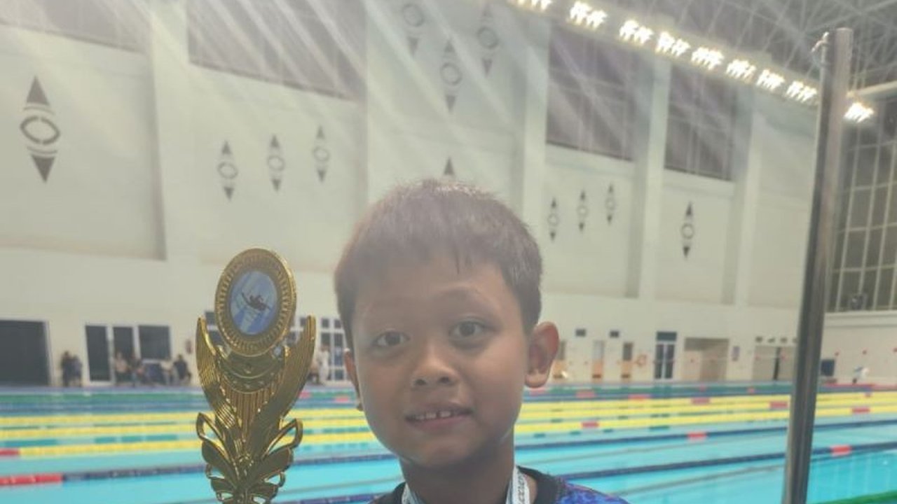 Cenderawasih Swimming Club berhasil raih juara umum Kejuaraan Renang Gubernur Cup 2025 di Papua, dengan torehan 44 medali dan atlet muda berbakat.