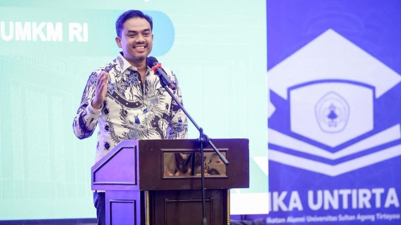Menteri UMKM, Maman Abdurrahman, mengajak perguruan tinggi berperan aktif dalam pengembangan UMKM sebagai penggerak utama perekonomian nasional, mengatasi kendala akses pembiayaan, dan mendorong profesionalisme wirausaha.