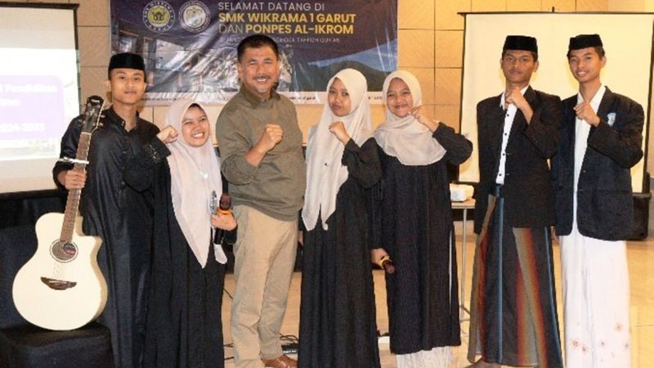 Pemerintah Kabupaten Kutai Kartanegara (Kukar) berkolaborasi dengan perusahaan lokal untuk meningkatkan kompetensi 83 generasi muda melalui beasiswa pendidikan di SMK dan perguruan tinggi di Jawa Barat.