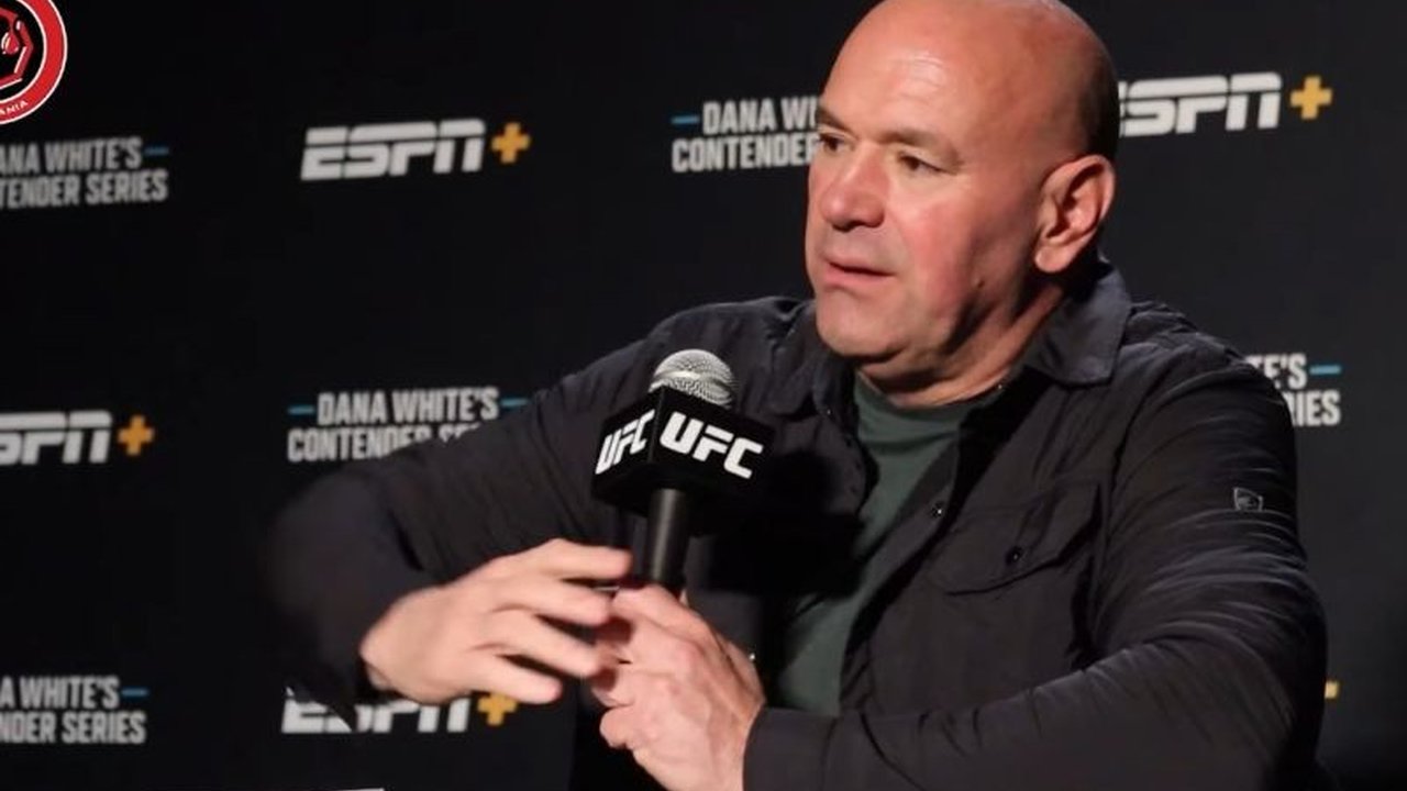 CEO UFC, Dana White, belum memastikan Ilia Topuria akan langsung menantang Islam Makhachev setelah mengosongkan gelar kelas bulu, menimbulkan pertanyaan baru tentang masa depan karier Topuria di UFC.