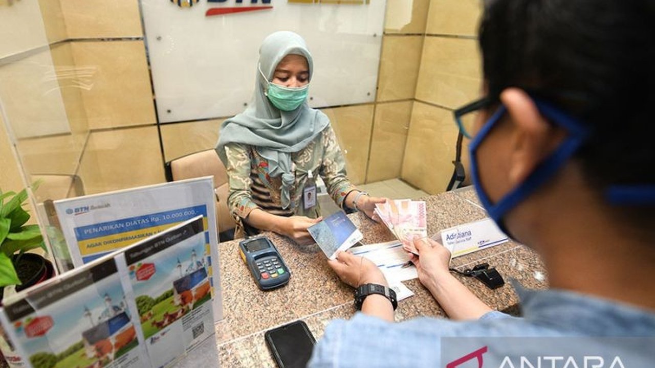 Otoritas Jasa Keuangan (OJK) memberikan apresiasi positif terhadap akuisisi Bank Victoria Syariah oleh Bank BTN, langkah strategis untuk memperkuat industri perbankan syariah Indonesia dan mempersiapkan spin off UUS BTN.