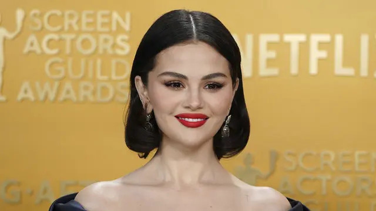 Selena Gomez dalam SAG Awards 2025. (Jordan Strauss/Invision/AP)