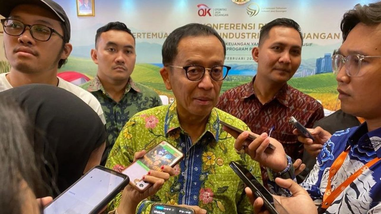 Otoritas Jasa Keuangan (OJK) melaporkan kinerja intermediasi perbankan Indonesia tumbuh positif pada Desember 2024, ditandai dengan pertumbuhan kredit dua digit dan profil risiko yang terjaga.