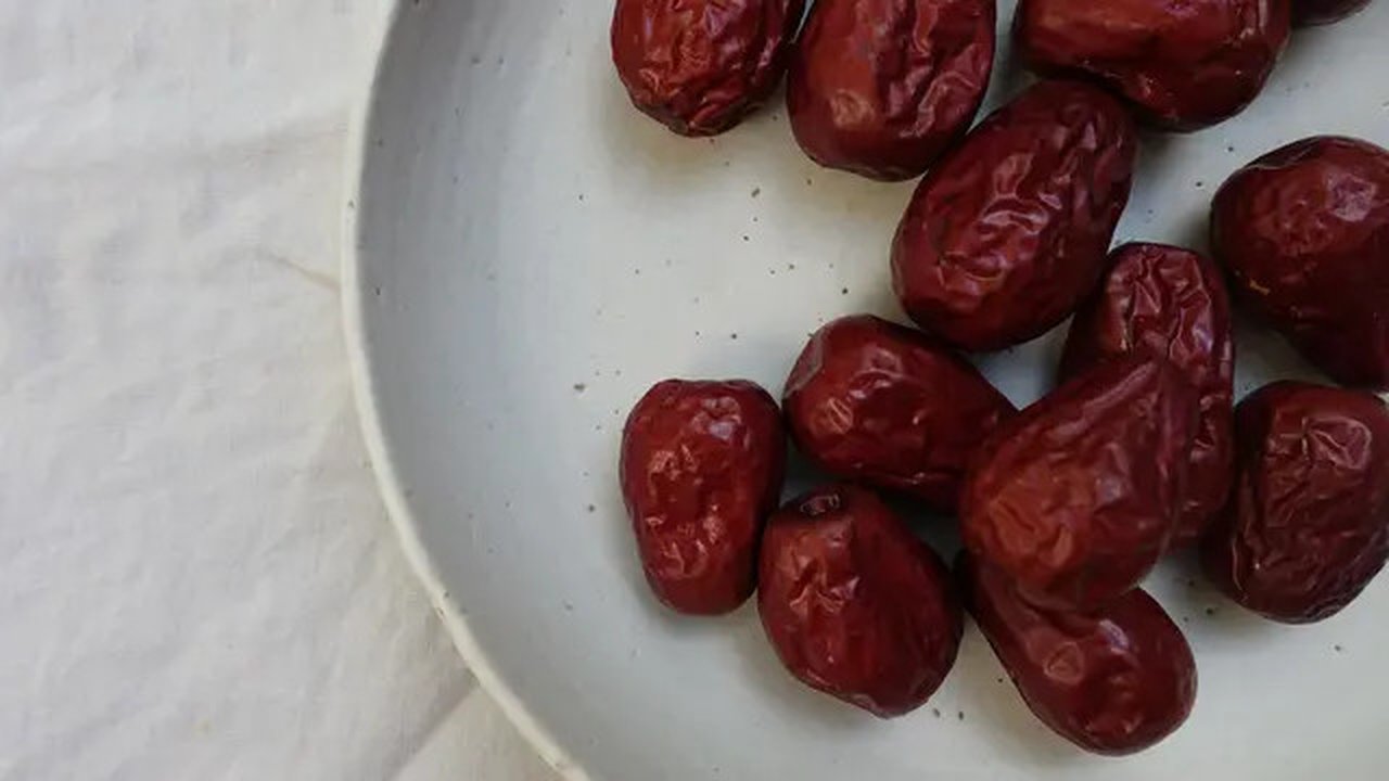 Ilustrasi kurma/ Photo by Mona Mok on Unsplash