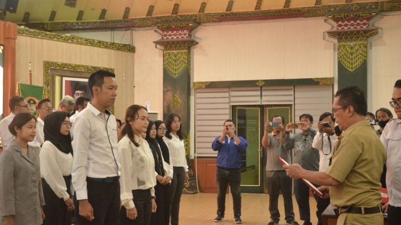 Pemerintah Kota Yogyakarta kukuhkan 50 duta demokrasi untuk meningkatkan kesadaran politik, terutama di kalangan pemuda,  mengatasi penurunan partisipasi pemilih dalam Pilkada.