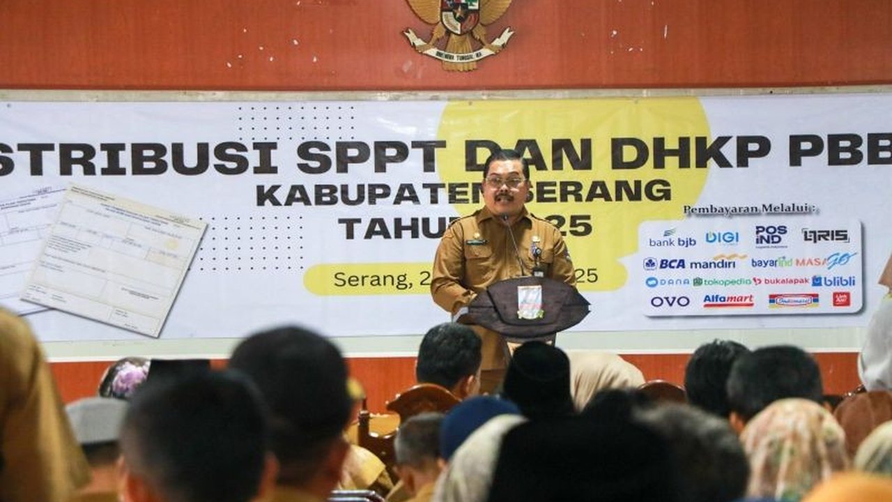 Pemerintah Kabupaten Serang mendistribusikan SPPT PBB-P2 dan DHKP 2025 dengan target pajak Rp145 miliar, menawarkan berbagai kemudahan pembayaran digital bagi masyarakat.