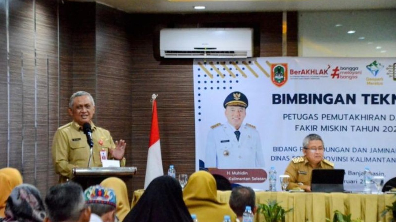 Dinas Sosial Kalsel melatih 60 petugas untuk memvalidasi data fakir miskin guna memastikan penyaluran bantuan sosial tepat sasaran di tahun 2025.