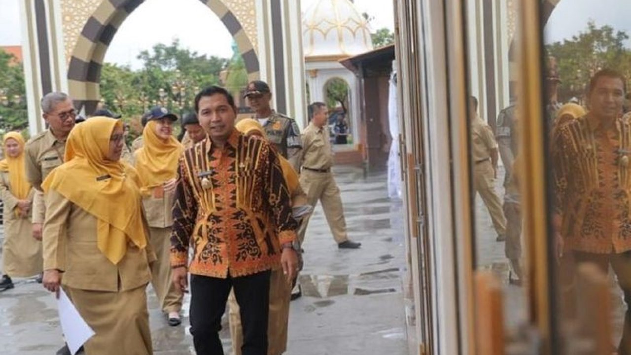 Pemkot Madiun melakukan penataan ulang stan UMKM di Pahlawan Religi Center untuk menyambut wisatawan selama libur Ramadhan dan Idul Fitri, dengan harapan meningkatkan kenyamanan dan daya tarik lokasi wisata tersebut.