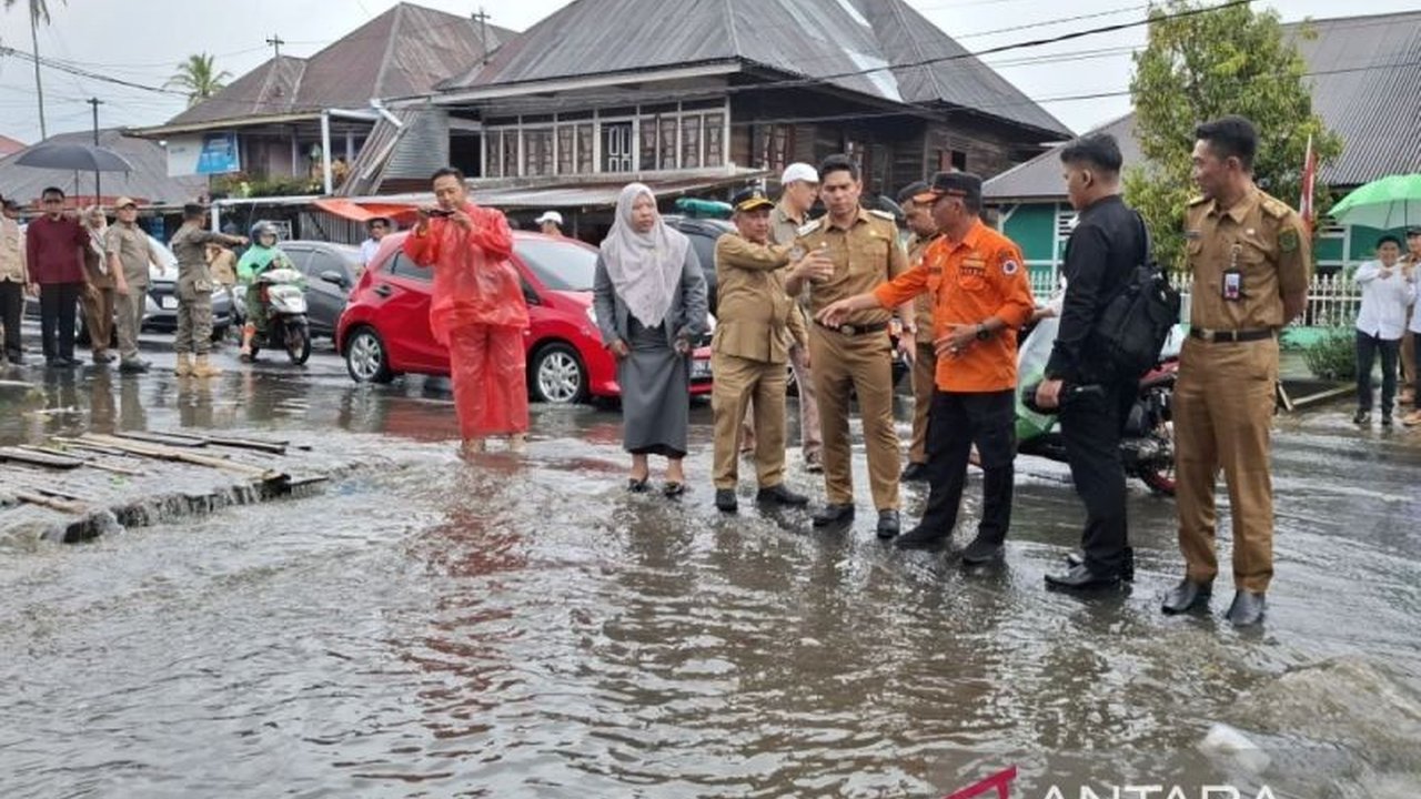 Banjir di Kota Curup, Rejang Lebong, menjadi prioritas penanganan dalam 100 hari kerja Bupati dan Wakil Bupati terpilih periode 2025-2030 untuk mengatasi masalah yang telah berlangsung lama.