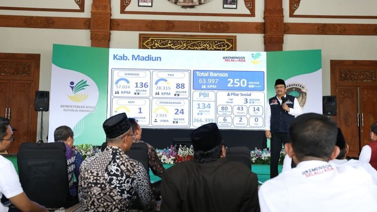 Menteri Sosial Gus Ipul mengumumkan penghapusan DTKS dan penggantiannya dengan DTSEN, data tunggal nasional untuk program sosial dan ekonomi Indonesia.