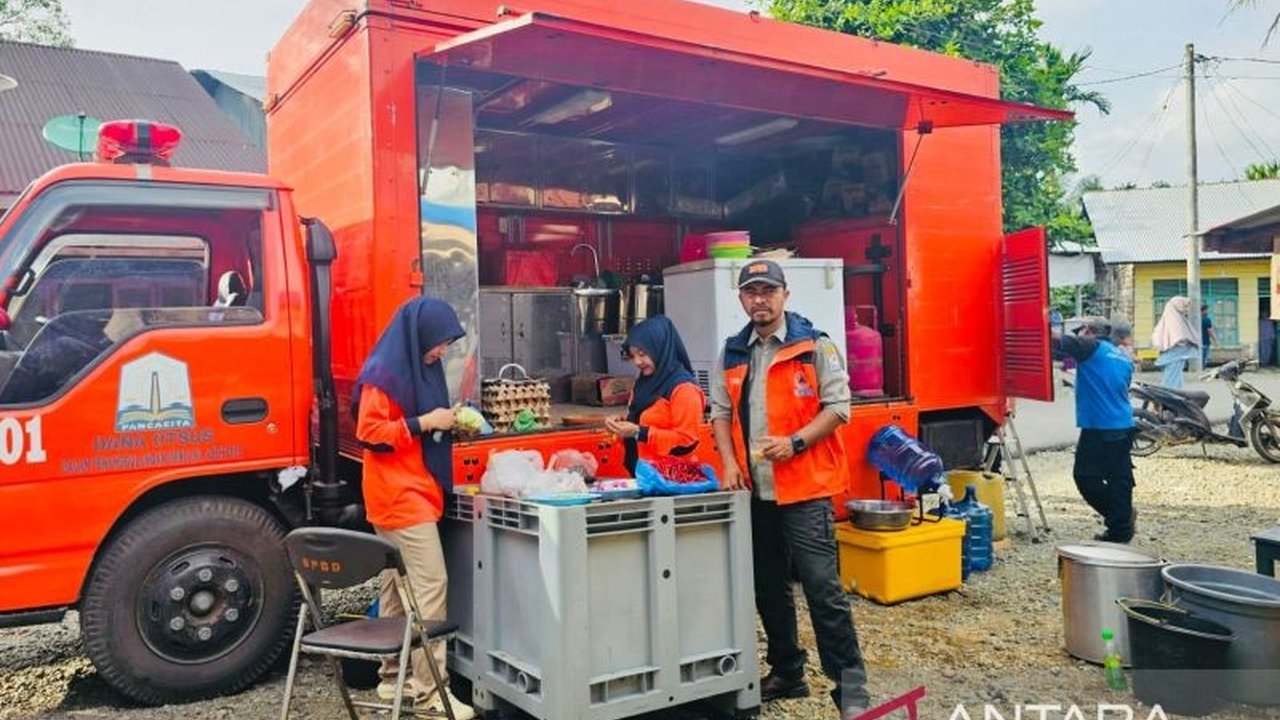 Erosi sungai di Desa Meutulang, Aceh Barat, telah menyebabkan kerusakan rumah warga, sehingga BPBD setempat mendirikan dapur umum untuk membantu 42 jiwa korban bencana.