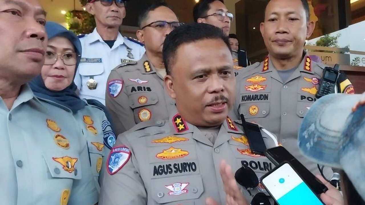 Korlantas Polri mengklasterisasi empat kategori jalur lalu lintas untuk mengantisipasi kemacetan arus mudik dan balik Lebaran 2025, meliputi jalur tol, non-tol, wisata, dan pelabuhan penyeberangan.