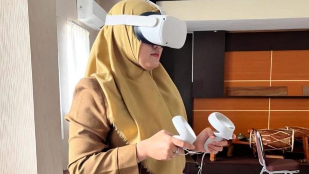 Dinas Pariwisata Kalsel meluncurkan wisata virtual 360 derajat, memungkinkan ASN mempromosikan destinasi wisata Kalimantan Selatan secara interaktif kepada masyarakat dan wisatawan.