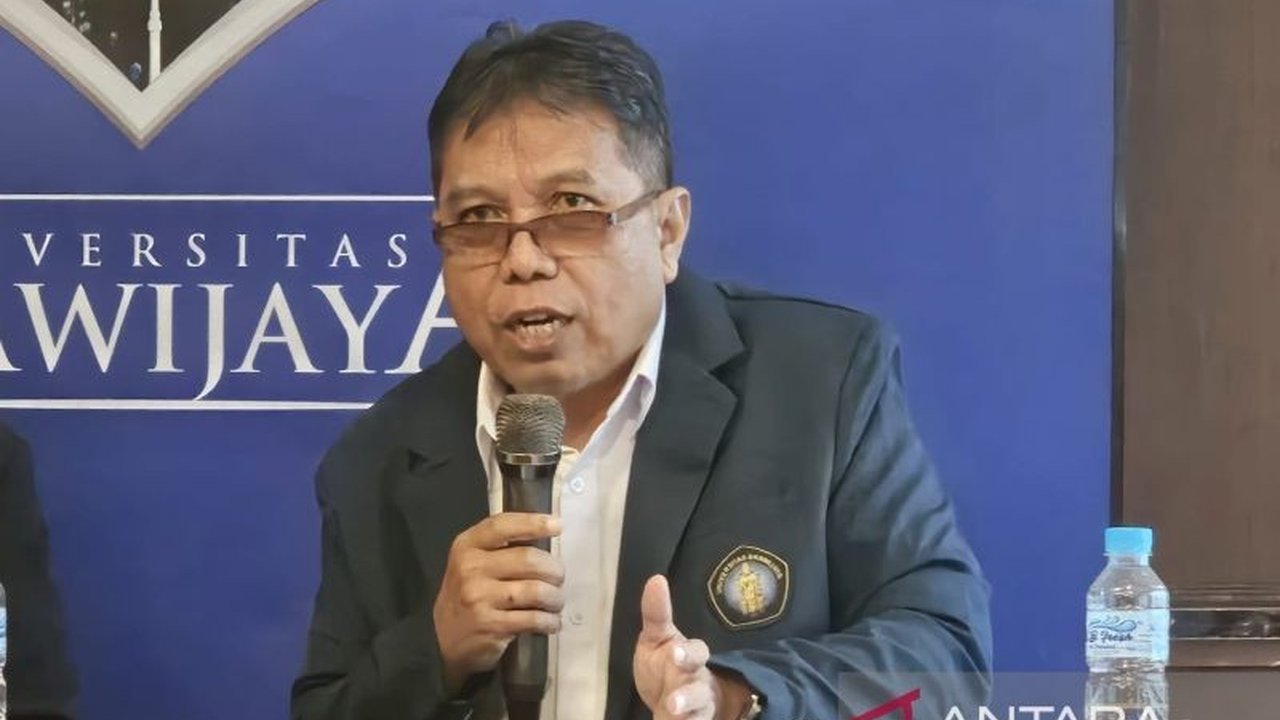 Prof. Setyono Yudo Tyasmoro dari UB menciptakan konsep Agro Sinergi, memadukan pupuk organik dan anorganik untuk pertanian berkelanjutan dan ramah lingkungan.