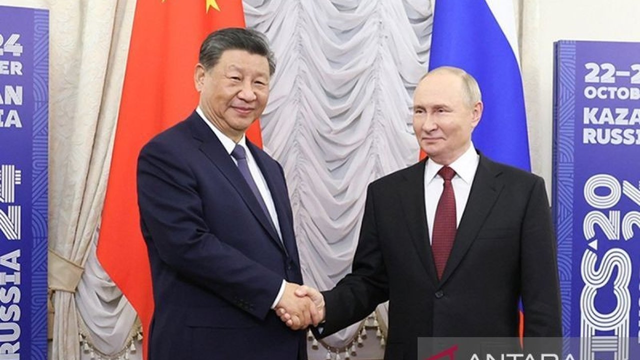 Presiden Xi Jinping dan Vladimir Putin bertelepon membahas upaya perdamaian di Ukraina, menekankan komitmen pada penyelesaian damai dan kemitraan strategis bilateral yang kuat.
