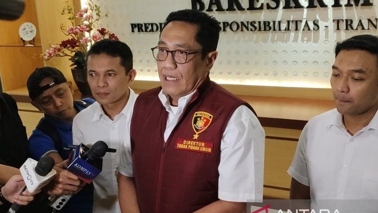 Direktorat Tindak Pidana Umum Bareskrim Polri menahan empat tersangka, termasuk Kepala Desa Kohod, atas dugaan pemalsuan sertifikat tanah di Tangerang, Banten.