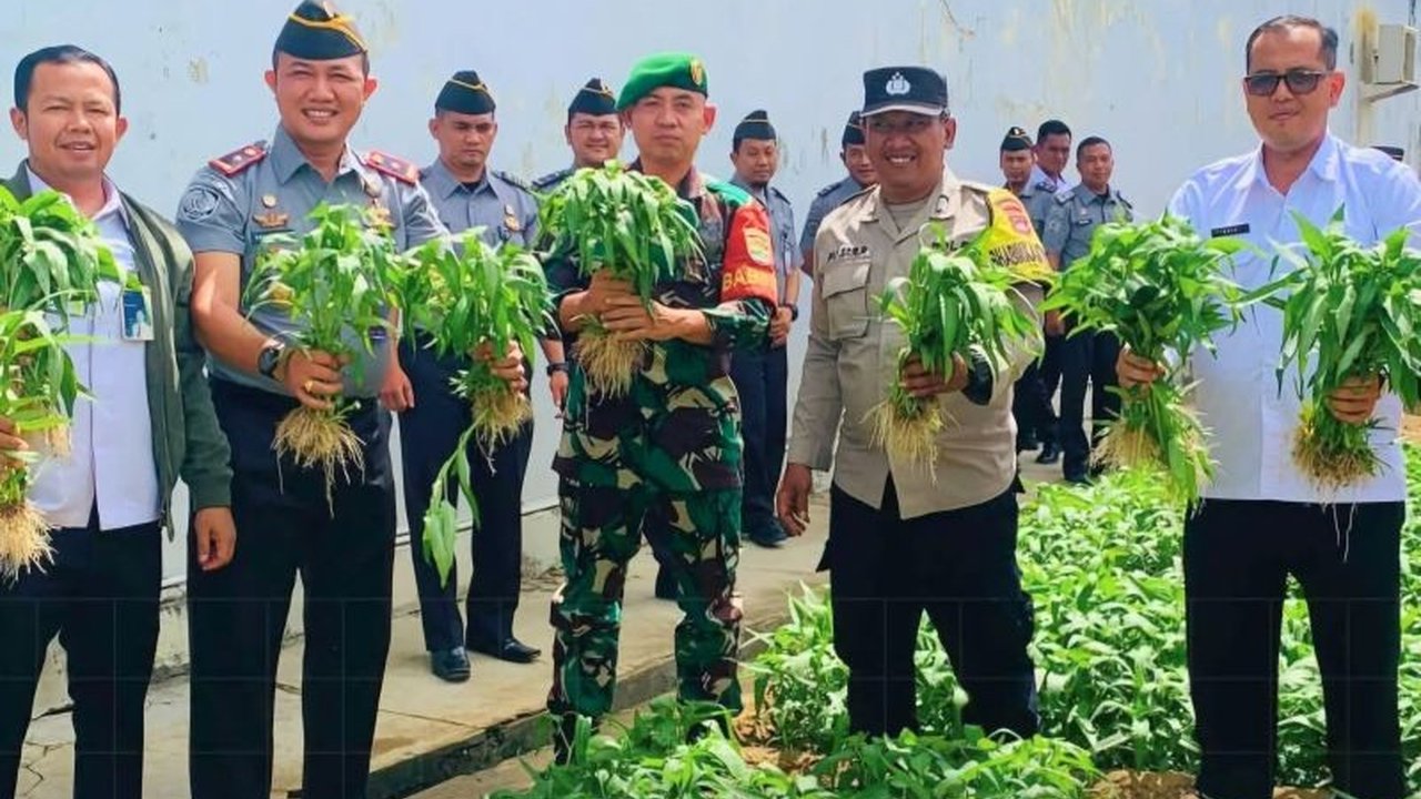 Rumah Tahanan Negara (Rutan) Kelas I Tanjungpinang berhasil panen 150 kg kangkung hasil budidaya warga binaan, sebagai upaya mendukung ketahanan pangan dan pemberdayaan narapidana.