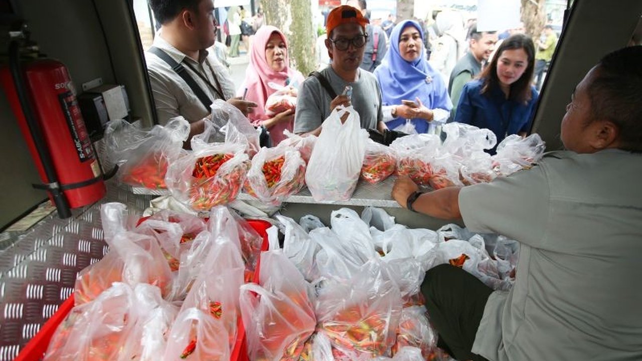 Komisi C DPRD DKI Jakarta mendesak BUMD pangan untuk aktif mengendalikan lonjakan harga menjelang Ramadhan, demi kesejahteraan masyarakat Jakarta.