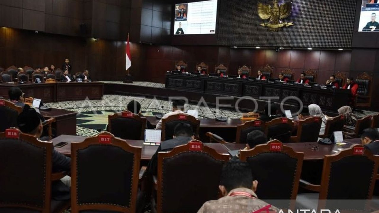 Mahkamah Konstitusi menolak gugatan sengketa Pilkada Jeneponto, menetapkan Paris Yasir-Islam Iskandar sebagai Bupati dan Wakil Bupati terpilih periode 2025-2030.