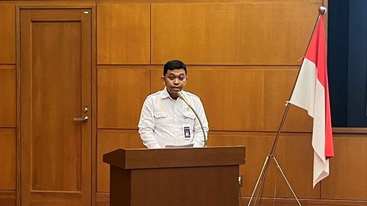 Badan Gizi Nasional (BGN) berkolaborasi dengan pemerintah daerah dan tokoh masyarakat Papua untuk mengatasi penolakan program Makan Siang Gratis (MBG) yang disebabkan tuntutan perluasan pendidikan gratis.