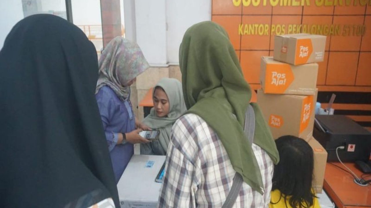 Pemerintah Kota Pekalongan menggelar operasi pasar murah untuk mencegah lonjakan harga kebutuhan pokok menjelang Ramadhan dan Lebaran 2025, menyediakan berbagai bahan pokok dengan harga di bawah pasaran.