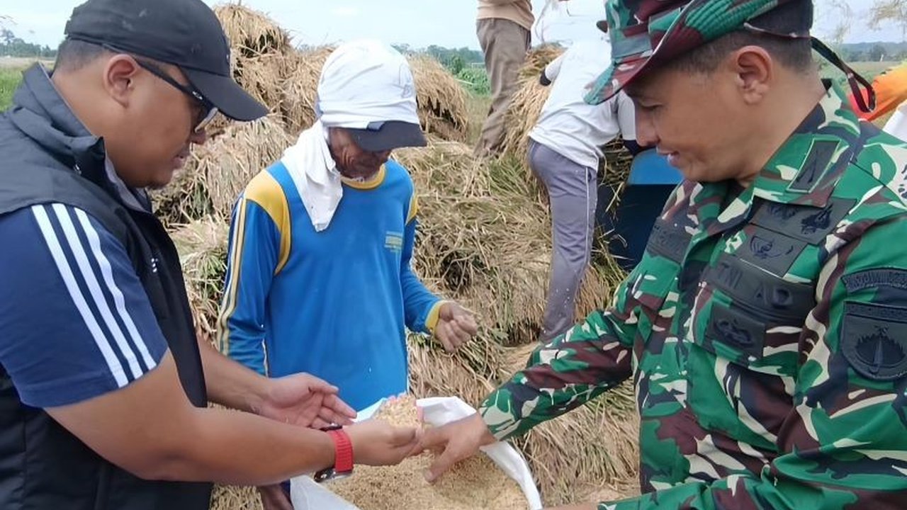 Bulog Semarang sukses serap panen padi perdana petani Mijen dengan harga sesuai Harga Pokok Penjualan (HPP) Rp6.500 per kilogram, membantu kesejahteraan petani dan ketahanan pangan.