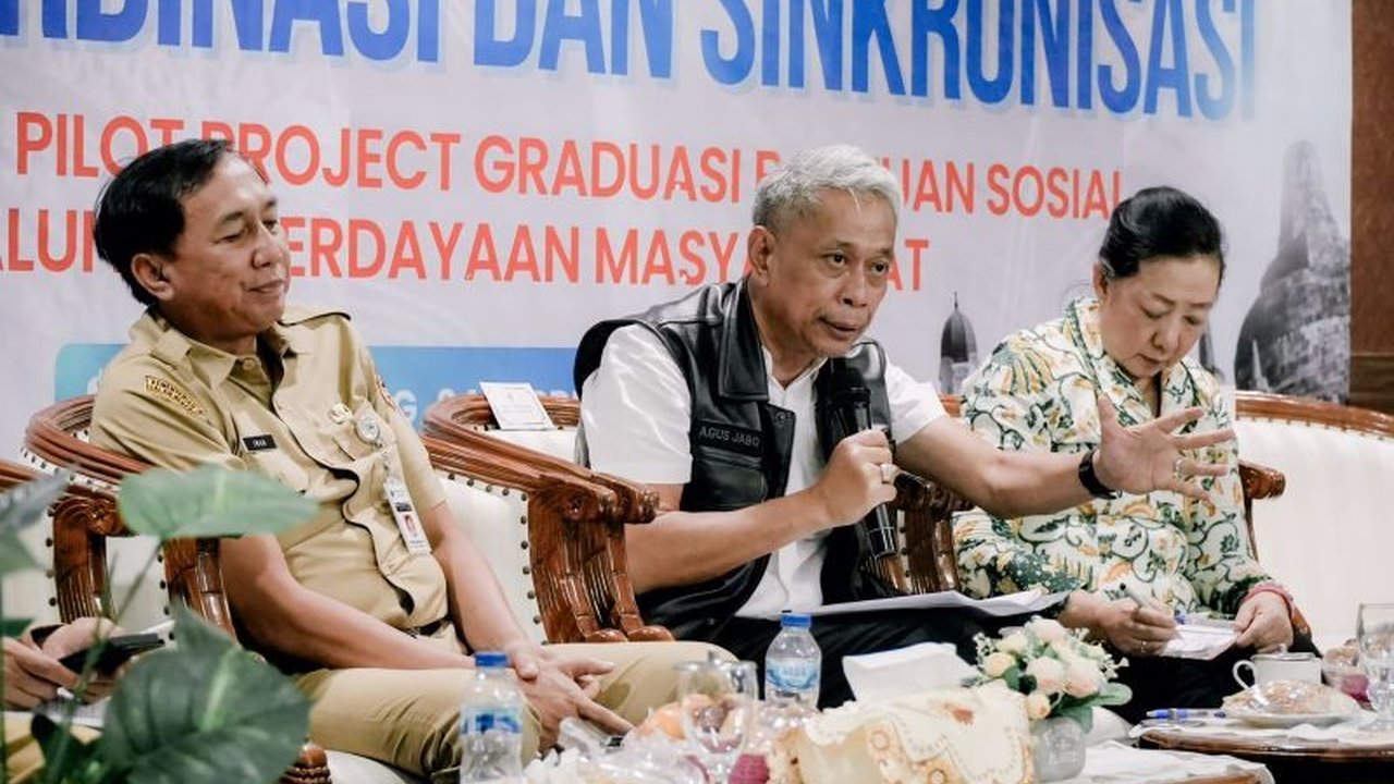 Kementerian Sosial (Kemensos) berkolaborasi dengan berbagai pihak dalam program pengentasan kemiskinan ekstrem di delapan desa di Jawa Tengah sebagai proyek percontohan.