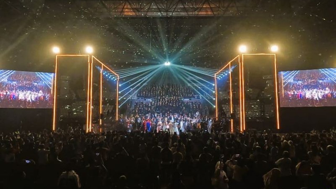 Konser Video Game Concert Volume II di Jakarta sukses besar, menghadirkan kolaborasi musik simfoni dan penampilan dari grup K-Pop Kandis hingga maestro Addie MS, memukau 3.000 penonton.