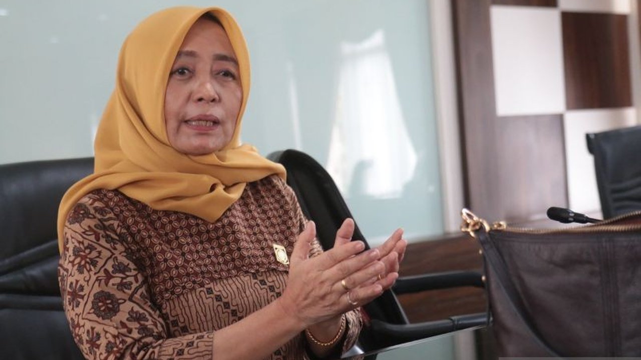 Komisi IV DPRD Kota Mataram mendesak Satgas TPPK meningkatkan pengawasan di sekolah-sekolah usai kasus dugaan pelecehan seksual di sebuah SDIT, menyerahkan proses hukum kepada pihak kepolisian.