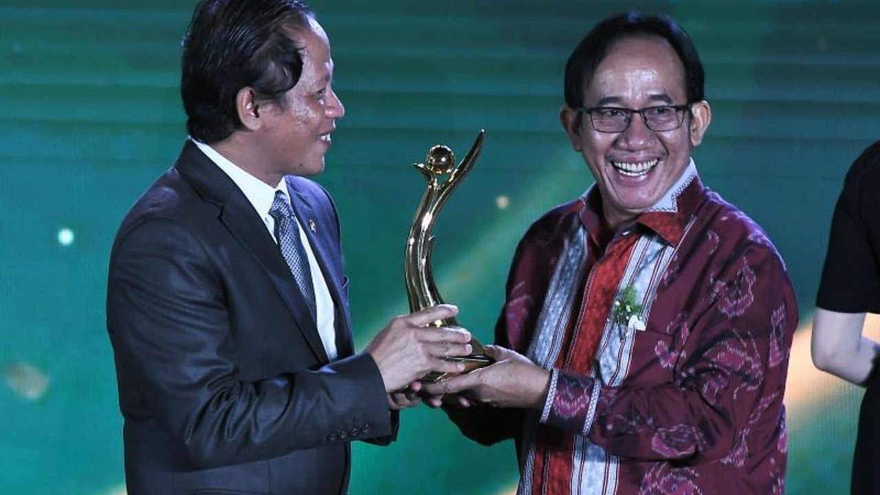 Pemerintah Indonesia mewajibkan Program Penilaian Peringkat Kinerja Pengelolaan Lingkungan (PROPER) bagi seluruh perusahaan mulai 2025 untuk meningkatkan pengelolaan lingkungan hidup yang lebih baik dan berkelanjutan.