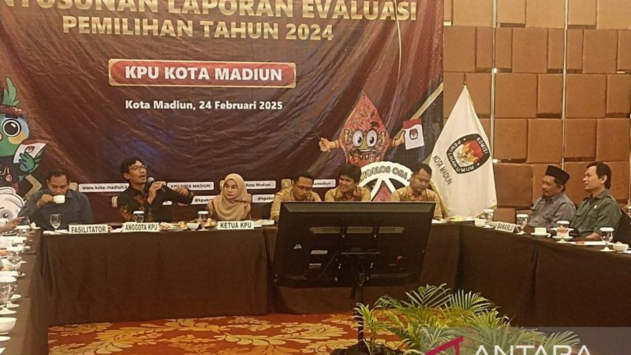 KPU Kota Madiun menggelar FGD untuk mengevaluasi Pilkada 2024 dengan fokus pada empat dimensi: tahapan, non-tahapan, eksternal, dan kelembagaan, guna meningkatkan kualitas pemilu mendatang.