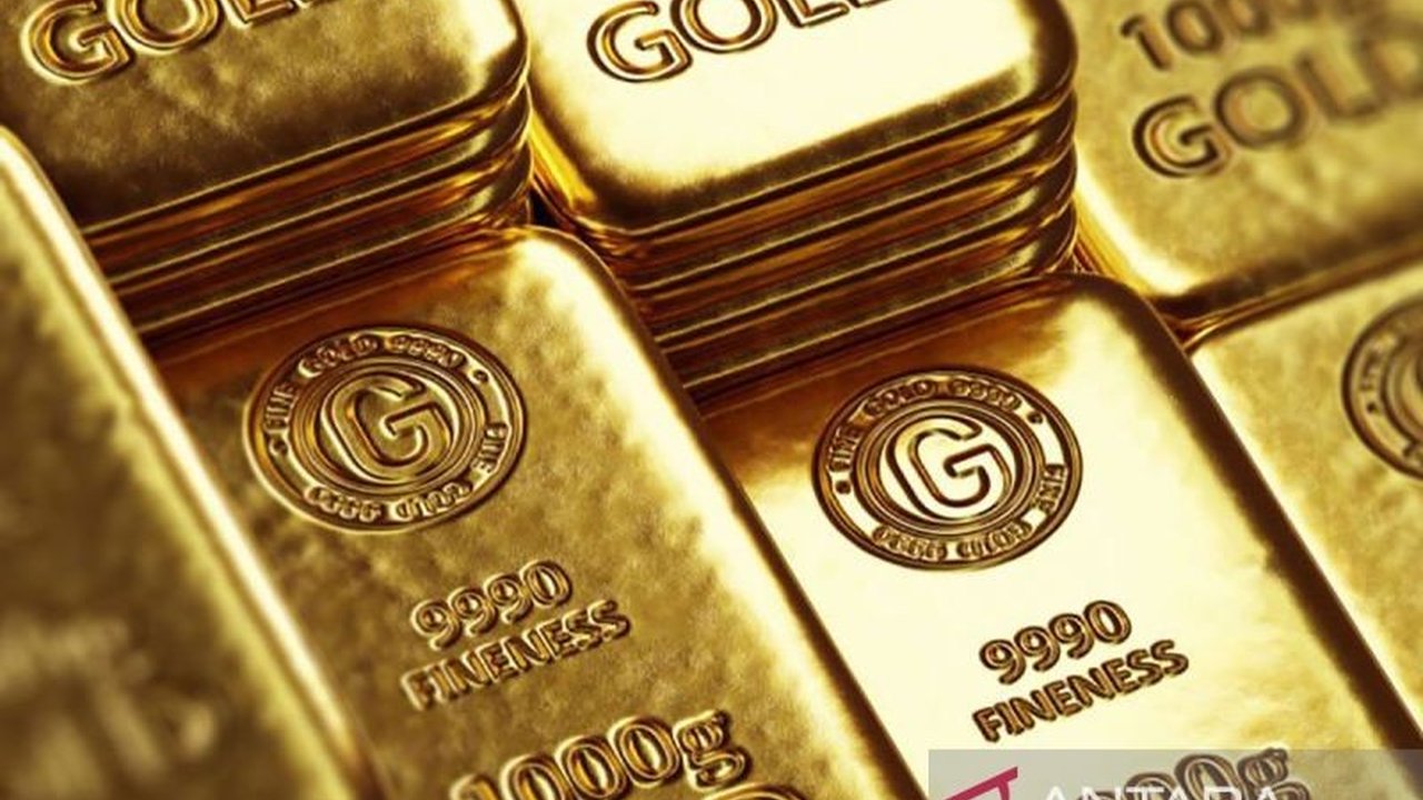 Ekonom Indef menyarankan investasi besar pada teknologi keamanan untuk bank emas guna mencegah manipulasi data dan melindungi investor di tengah peluncuran bank emas pertama di Indonesia.