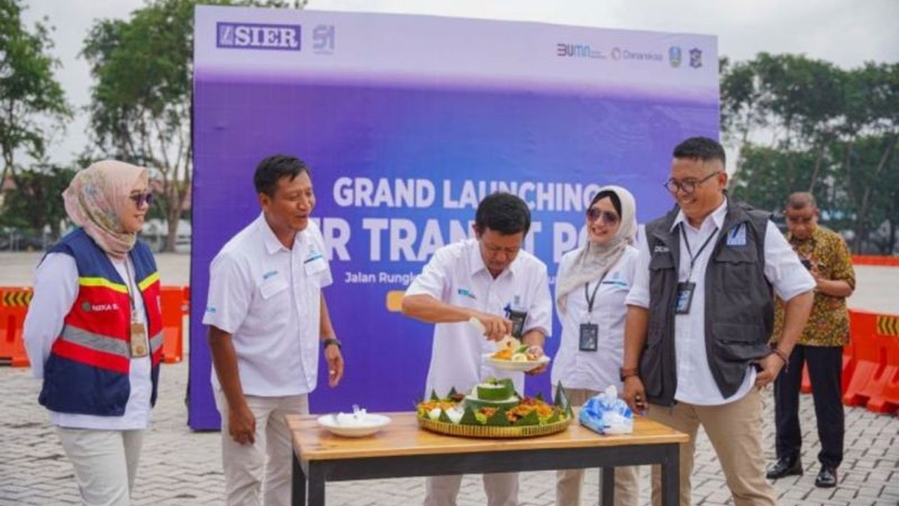 PT Surabaya Industrial Estate Rungkut (SIER) resmikan SIER Transit Point (STP) seluas 16.000 meter persegi untuk meningkatkan kenyamanan tenant dan efisiensi logistik di kawasan industri Surabaya.