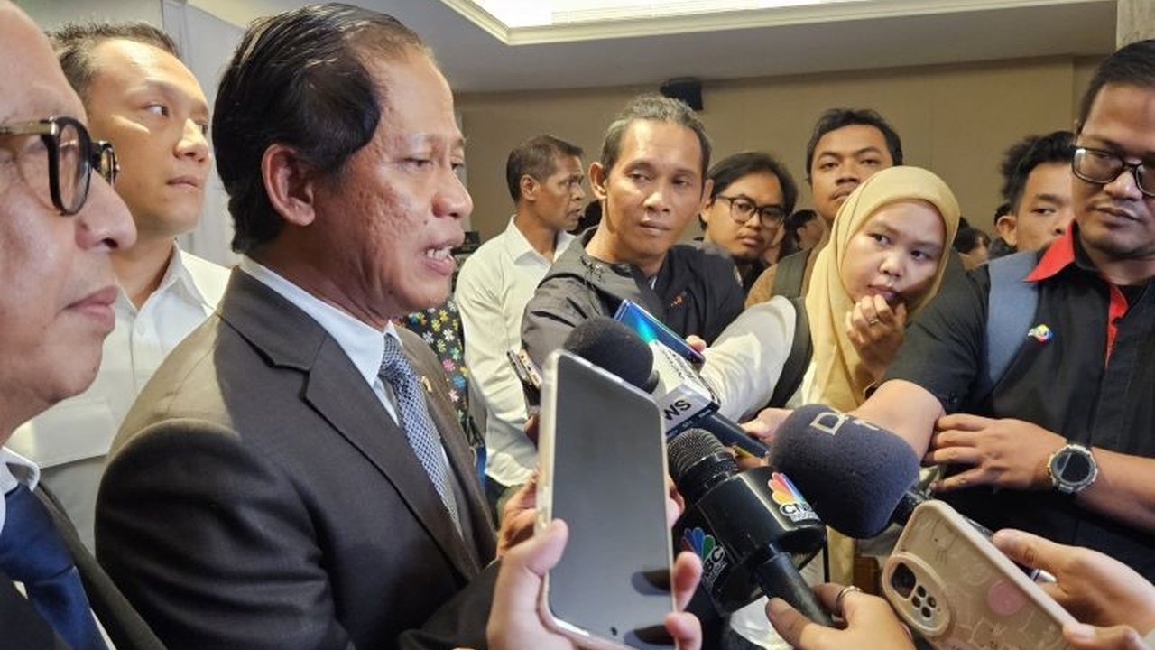 Kementerian Lingkungan Hidup dan Kehutanan (KLH) mengedepankan pembinaan terhadap 16 perusahaan yang berstatus hitam dalam Program Penilaian Peringkat Kinerja Perusahaan (PROPER) 2023-2024, sebelum menjatuhkan sanksi hukum.