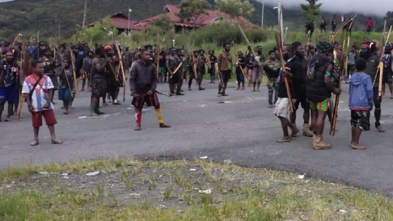 Pasca putusan Mahkamah Konstitusi terkait sengketa Pilkada Puncak Jaya, 400 personel gabungan TNI-Polri disiagakan di Mulia untuk menjaga keamanan dan ketertiban.