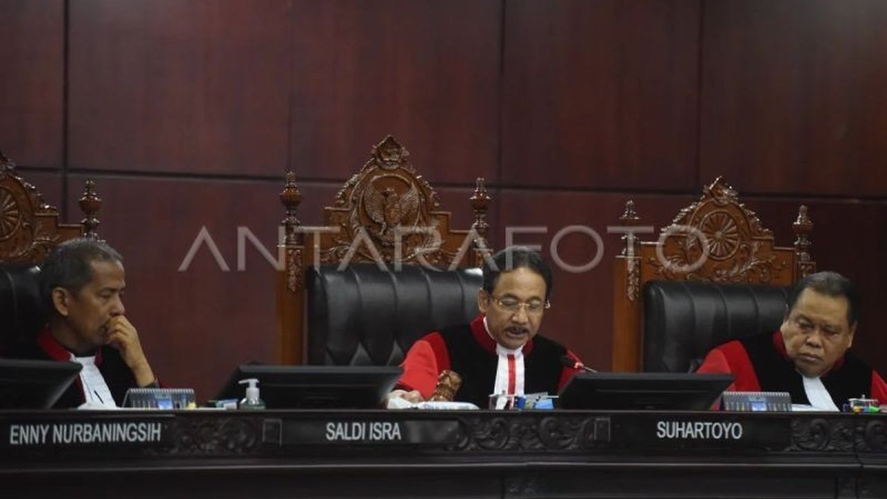 Mahkamah Konstitusi (MK) memerintahkan pemilihan suara ulang Pilkada Empat Lawang setelah mengabulkan permohonan pasangan Budi Antoni Aljufri-Henny, sehingga mereka akan bersaing dengan Joncik Muhammad-Arifa'i.