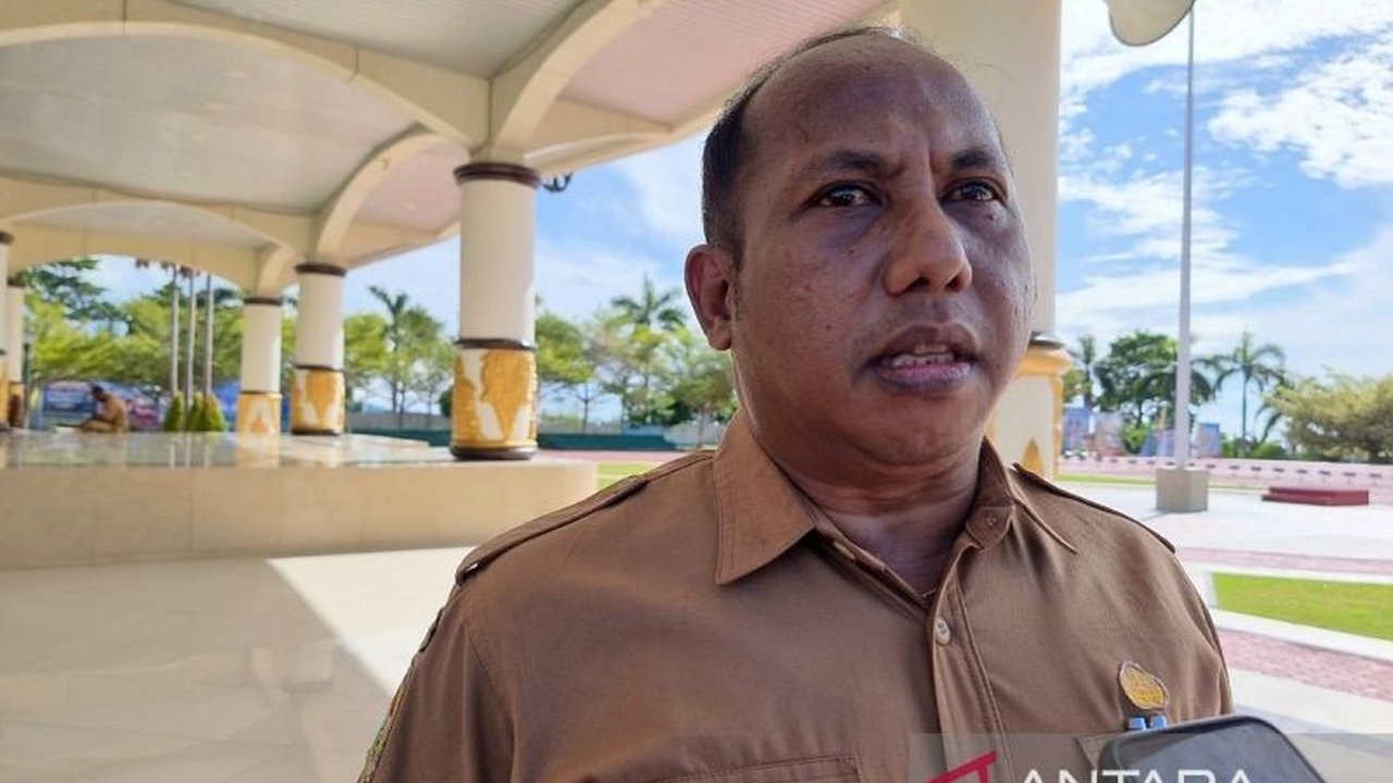 Proses pelepasan kawasan hutan seluas 60 hektare untuk pembangunan pabrik tripleks di Teluk Wondama, Papua Barat, masih berlanjut, ditargetkan rampung tahun ini untuk mendongkrak perekonomian daerah.