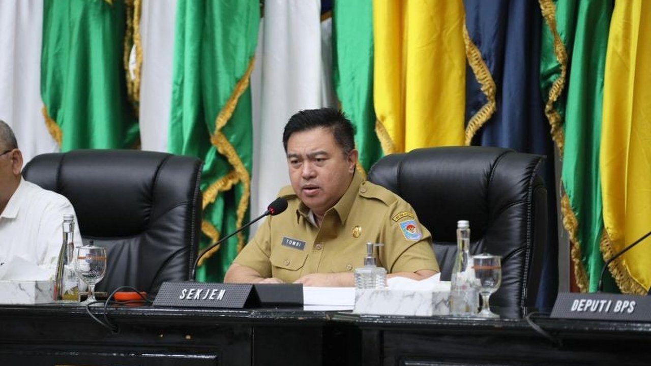 Kementerian Dalam Negeri meminta pemerintah daerah segera menggelar operasi pasar untuk mengatasi lonjakan harga komoditas pokok seperti minyak goreng, gula, dan cabai di sejumlah wilayah Indonesia.