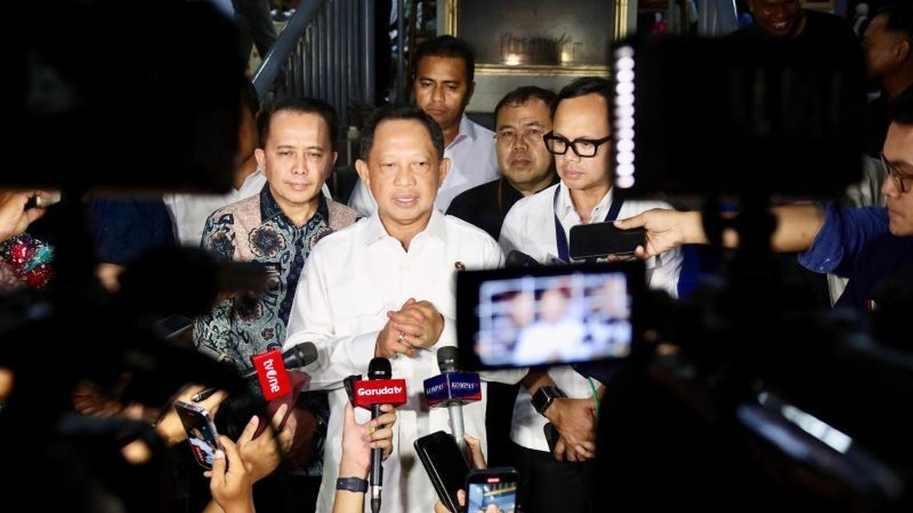 Mendagri terbitkan Surat Edaran Nomor 900/833/SJ tentang efisiensi belanja daerah TA 2025 untuk mendukung program pro-rakyat, dengan penghematan dialihkan ke bidang pendidikan, kesehatan, dan infrastruktur.