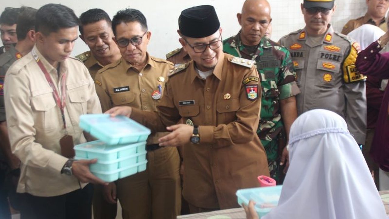 Program Makan Bergizi Gratis di Bukittinggi Resmi Dibuka, 3.233 Pelajar Terbantu