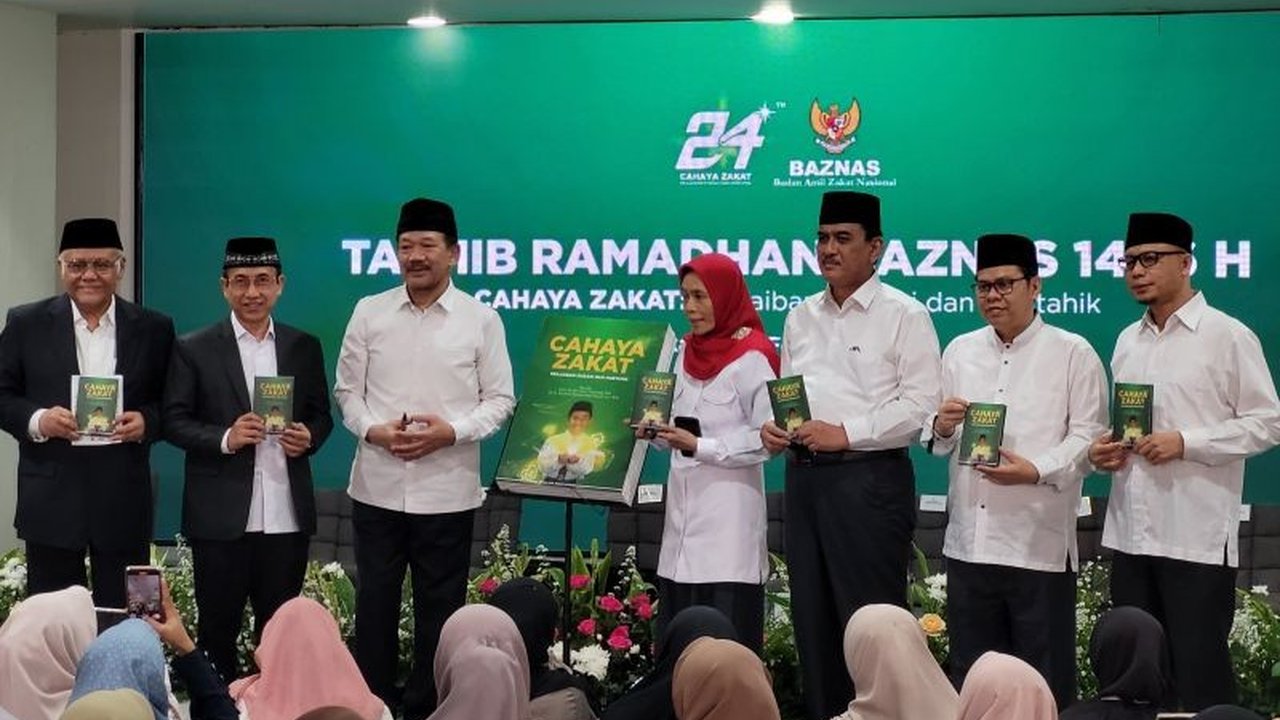 Ketua Baznas, Noor Achmad, mengajak masyarakat mengatasi kekhawatiran akan masa depan Indonesia yang suram dengan menunaikan zakat, menekankan kekuatan zakat sebagai 'cahaya' dari Allah SWT.