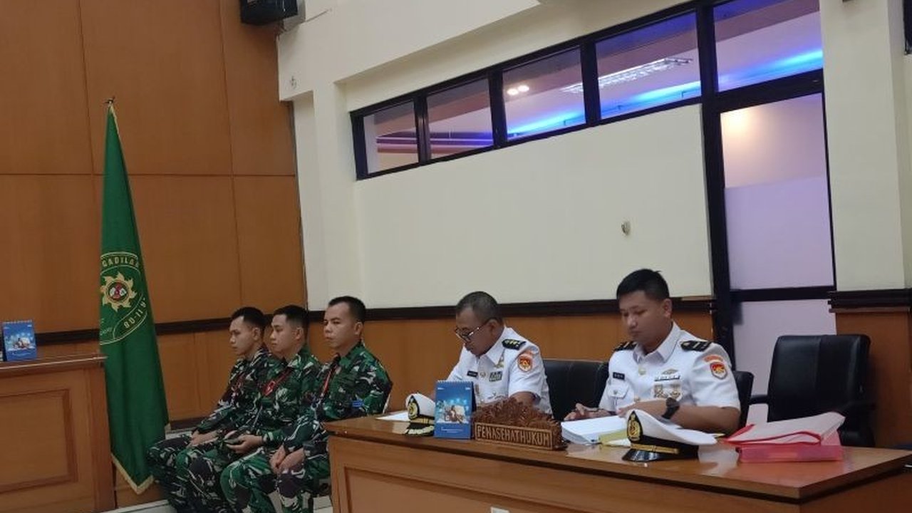 Sidang kasus penembakan bos rental mobil di Tol Tangerang-Merak memasuki babak baru dengan terdakwa membantah keterangan saksi soal arah tembakan.