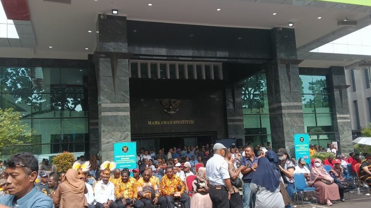 Mahkamah Konstitusi menolak gugatan Pilkada Pasaman Barat, KPU segera tetapkan Yulianto-M Ihpan sebagai bupati dan wakil bupati terpilih dalam waktu tiga hari.